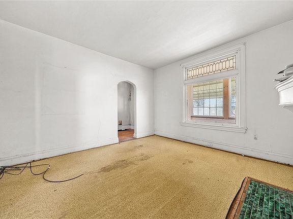 4th image of 633 3rd St