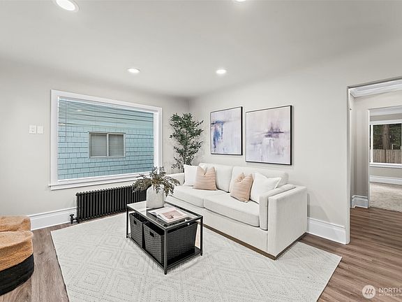 4th image of 422 8th Avenue NE