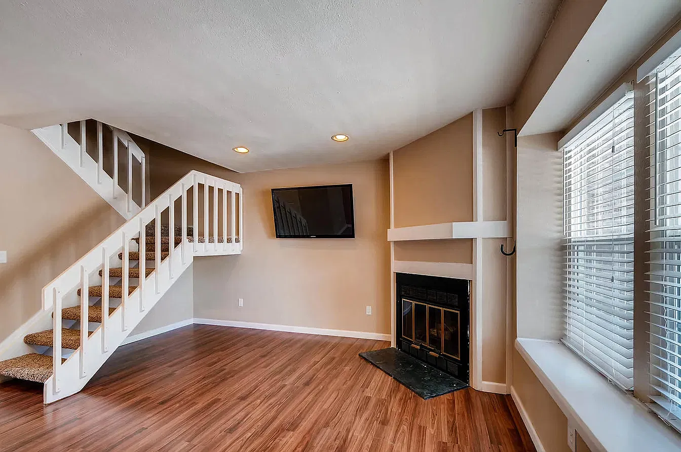 2 bed, 1088 sqft, $2,100 — Photo 1