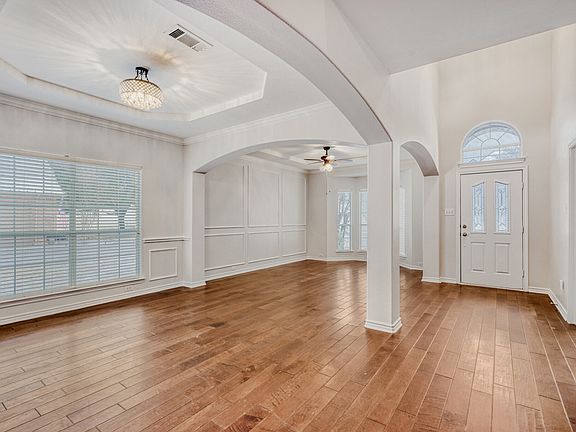 4th image of 2207 Creekedge Ct