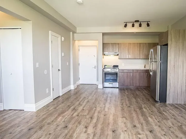 107 N Grove St #209 — Photo 3