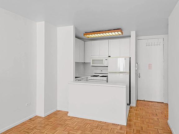 4th image of 130 W 79th St APT 7D