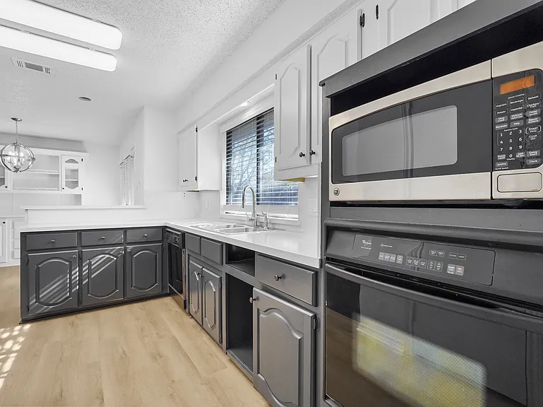 4033 Saint Christopher Ln — Photo 15