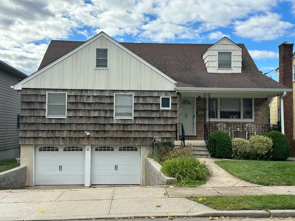 11 Gabriel Pl APT 2, Glen Cove, NY 11542