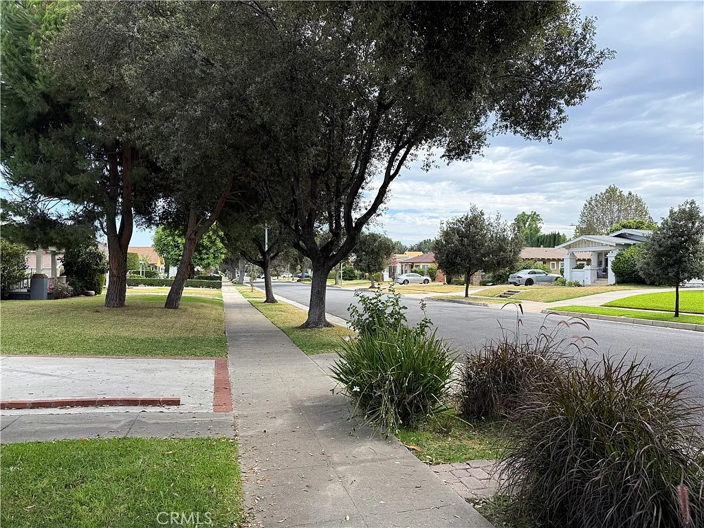 3 bed, 1092 sqft, $3,500 — Photo 2