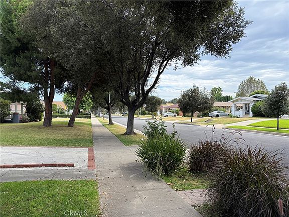 2nd image of 830 N Olive Ave