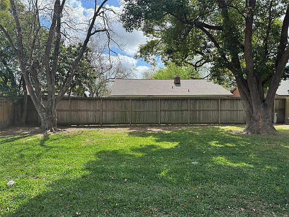 5th image of 722 Seafoam Rd