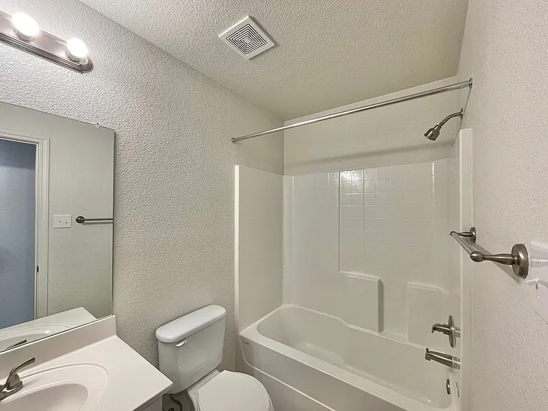 1821 Castroville Trl — Photo 19