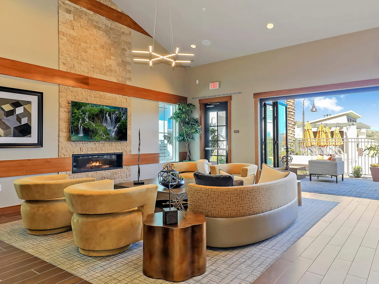 Esencia Sur Apartment Homes — Photo 2