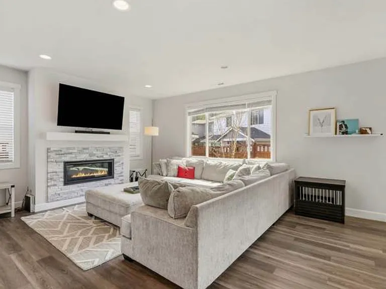 18612 135th Ln E — Photo 2