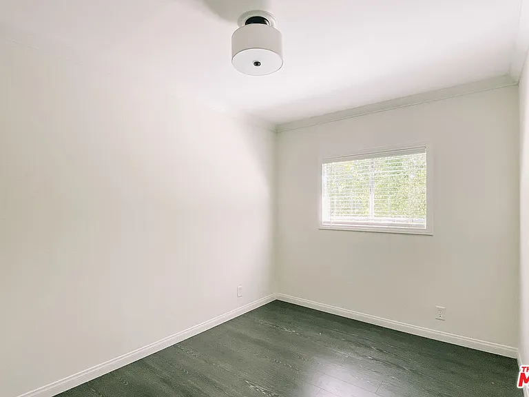 Bedroom 1 - Main Floor