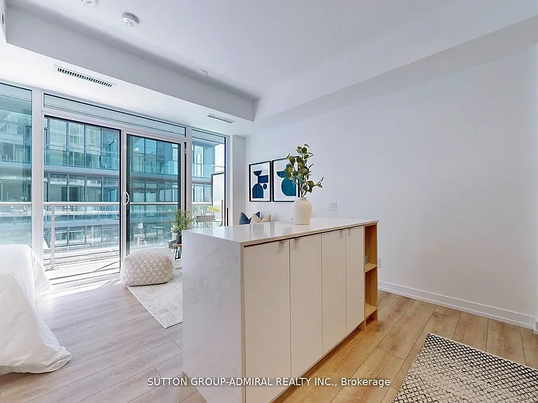 500 Dupont St #502 — Photo 4