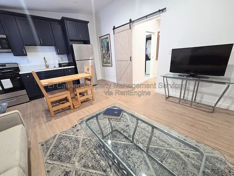 425 E Wellington Ave #427 — Photo 2