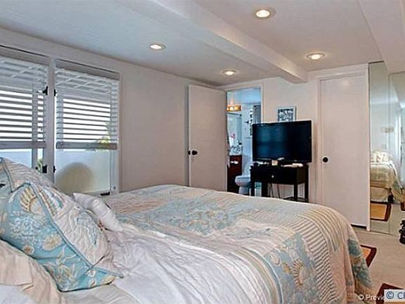 Bedroom on the first floo