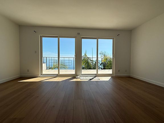 5th image of 18139 Coastline Dr APT 2
