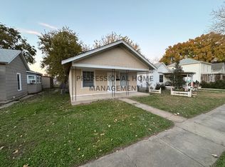 214 W 9th St, Newton, KS 67114