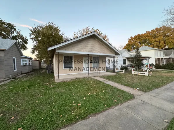 214 W 9th St, Newton, KS 67114