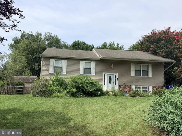 10395 Chateau Dr, Waldorf, MD 20603