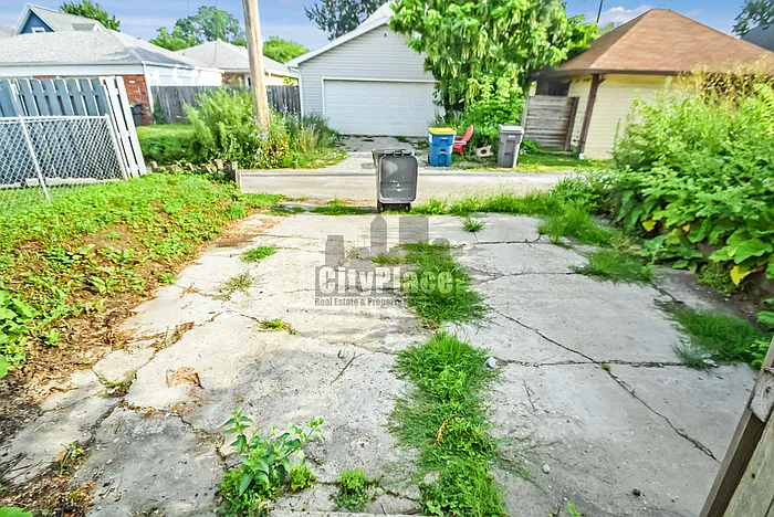4 bed, 3.0 bath, 2224 sqft, $1,900 — Photo 4