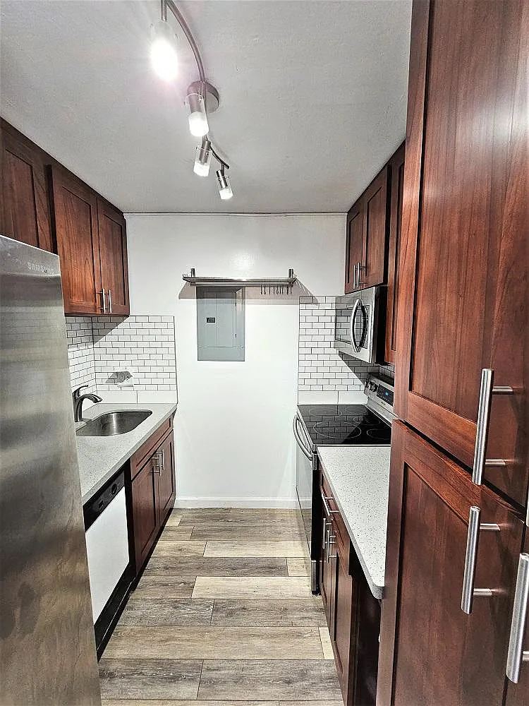 1 bed, 520 sqft, $2,100 — Photo 3