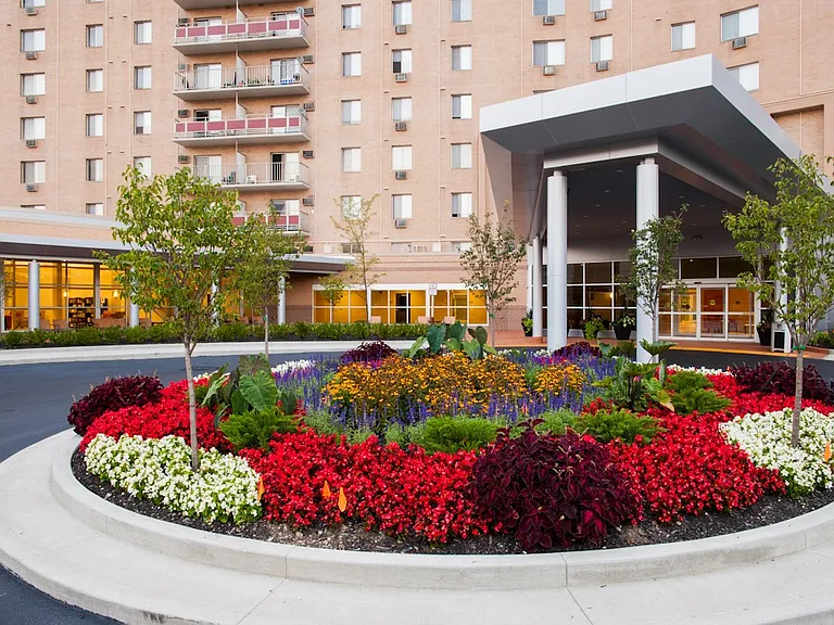 Hummingbird Pointe & The Gardens — Photo 2