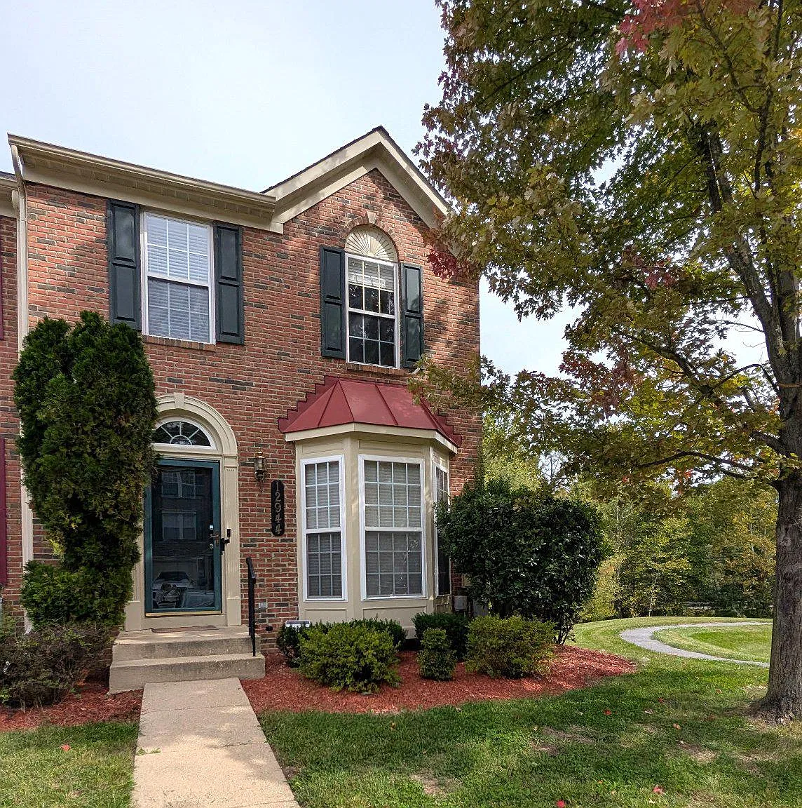 3 bed, 3.5 bath, 2400 sqft, $3,500 — Photo 2