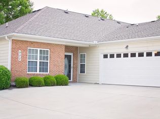 902 Commonwealth Cir, Newnan, GA 30263