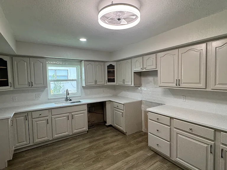 7409 Lake Forest Cir — Photo 42