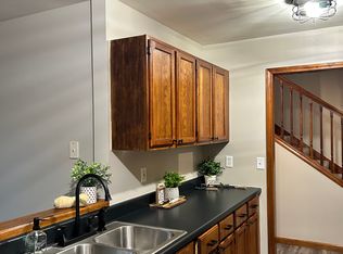 1300 Whippoorwill Rd, Valparaiso, IN 46383