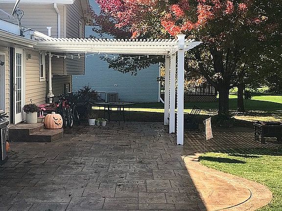 4th image of 305 E Old Orchard Dr