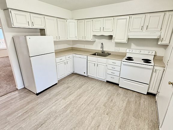 2nd image of 2101 Division St #11365103