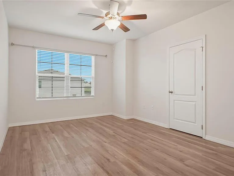 1311 Tallowwood Ln — Photo 23