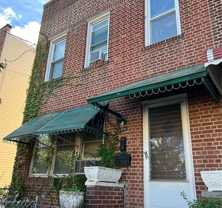 1st image of 2848 Randall Avenue
