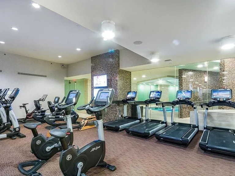 240 Riverside Blvd #12F — Photo 8