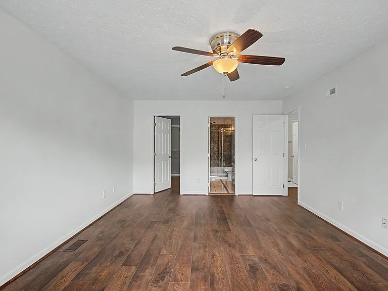 304 Brittania Dr — Photo 9