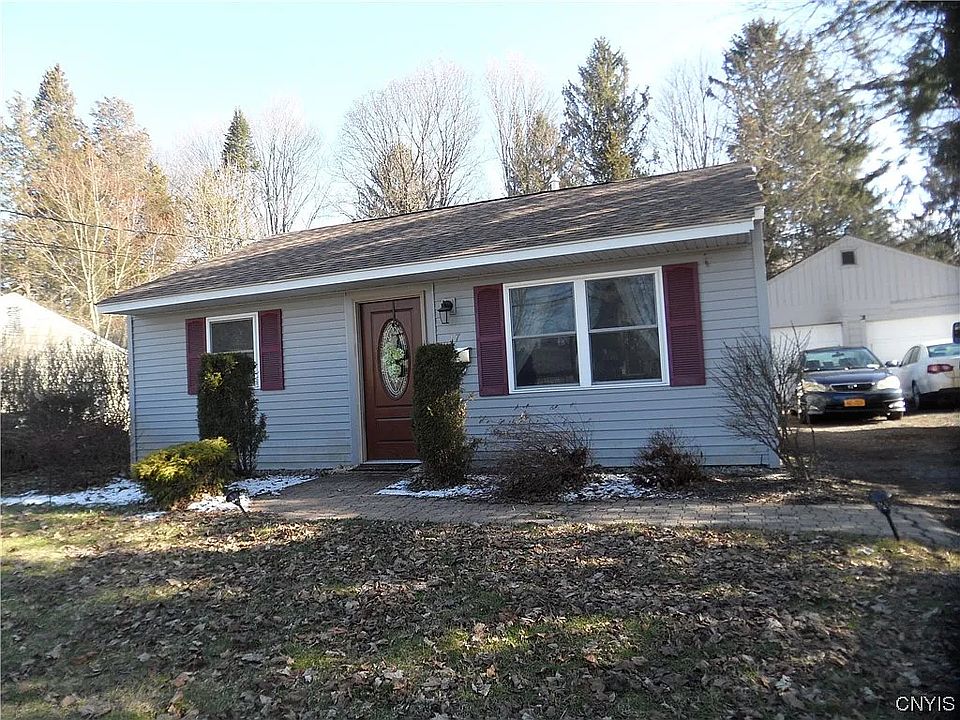 1st image of 17 Balsam Cres