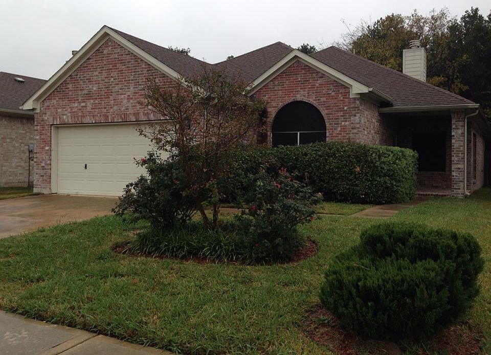 1st image of 2810 Thompson Creek Dr