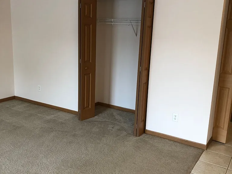 Long Beach Cove Villa Apartments — Photo 11