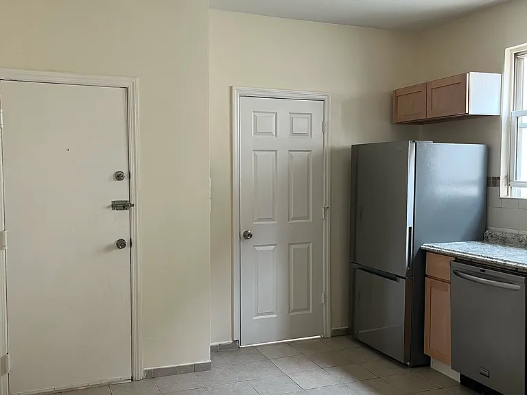 47 Delavan Ave #2 — Photo 24