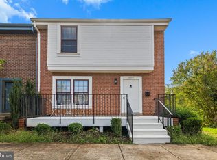 2116 Golf Course Dr, Reston, VA 20191