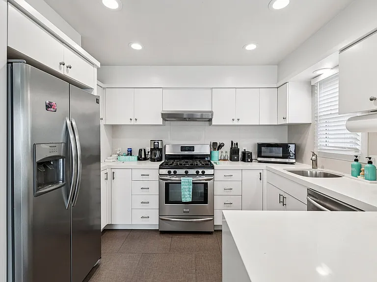 722 Sunset Ct — Photo 13