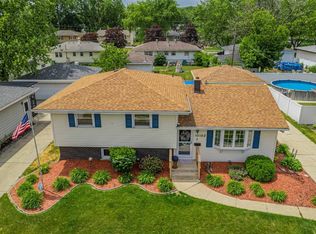 10102 4th St, Highland, IN 46322