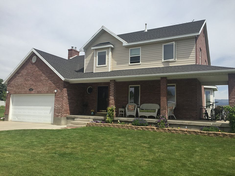 Frong View. Brick pillars