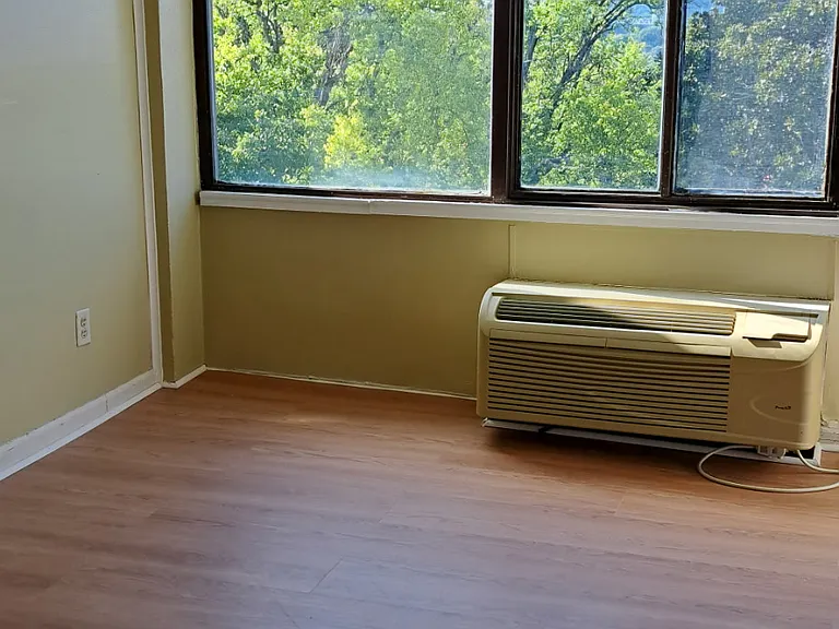 1700 W Clinch Ave #610 — Photo 3