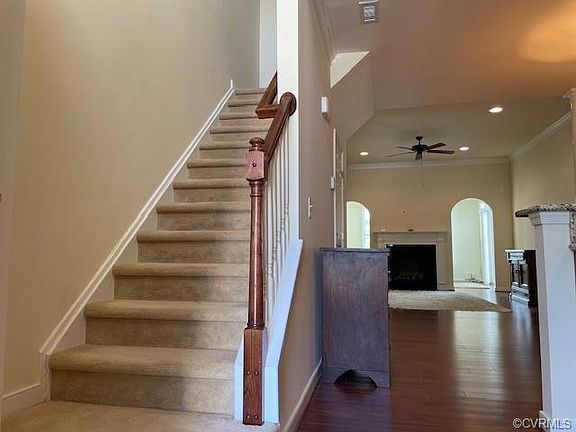 2nd image of 802 Fair Port Cir
