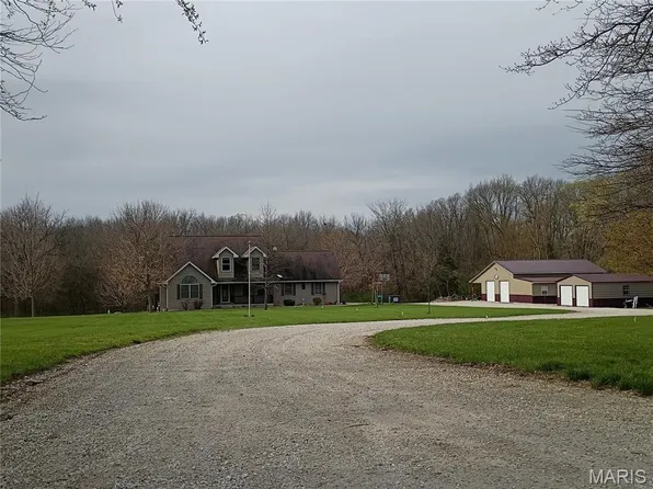 3407 Castleberry Rd, Waverly, IL 62692