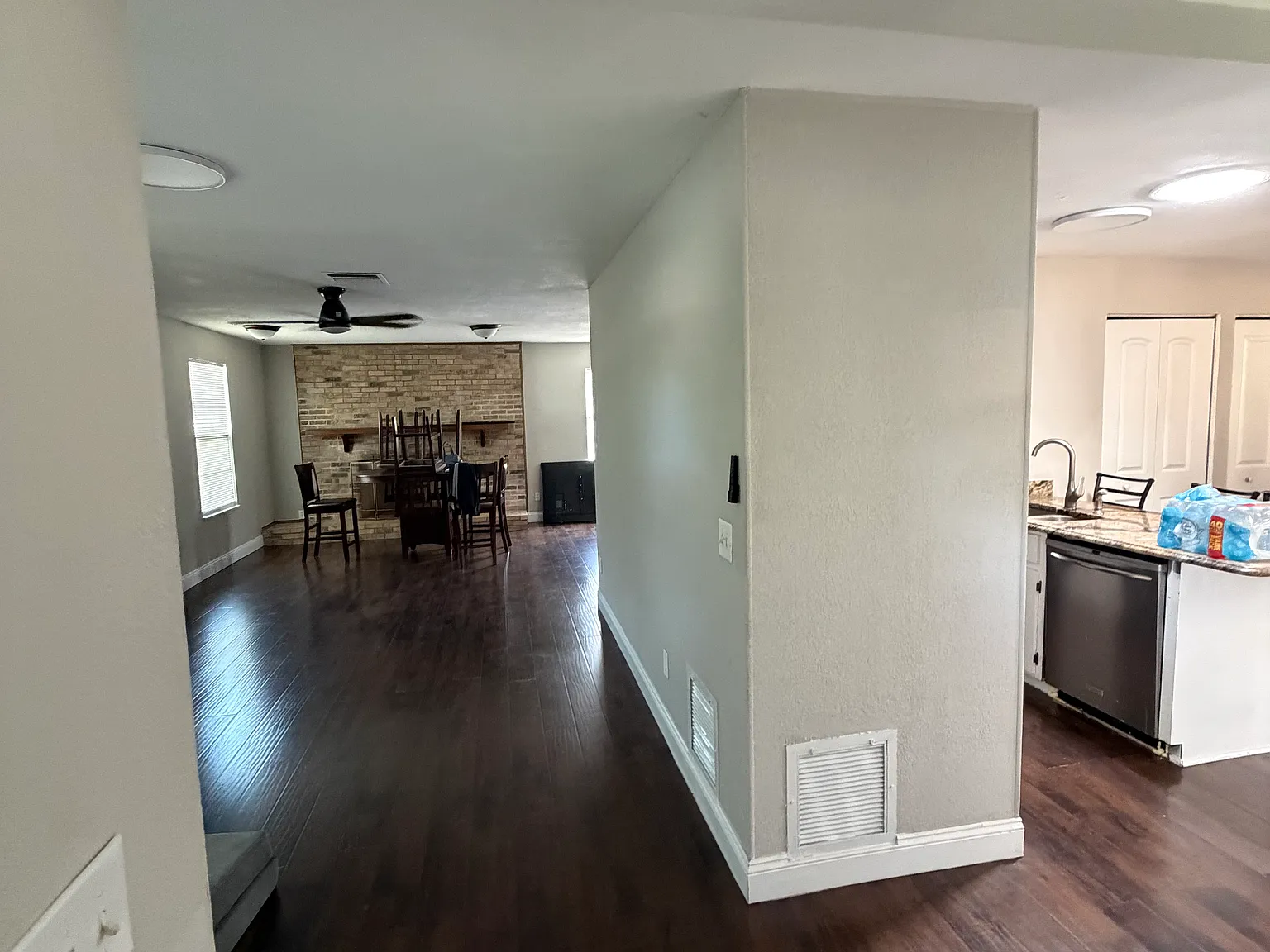 4 bed, 2292 sqft, $2,575 — Photo 3