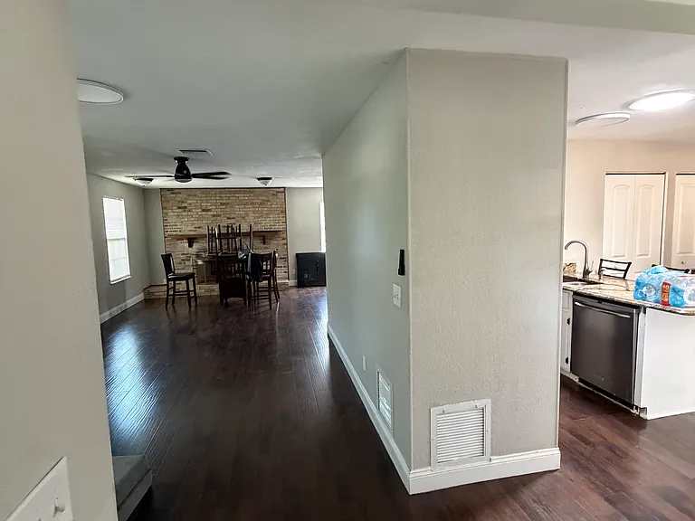 1405 Paula Dr — Photo 3