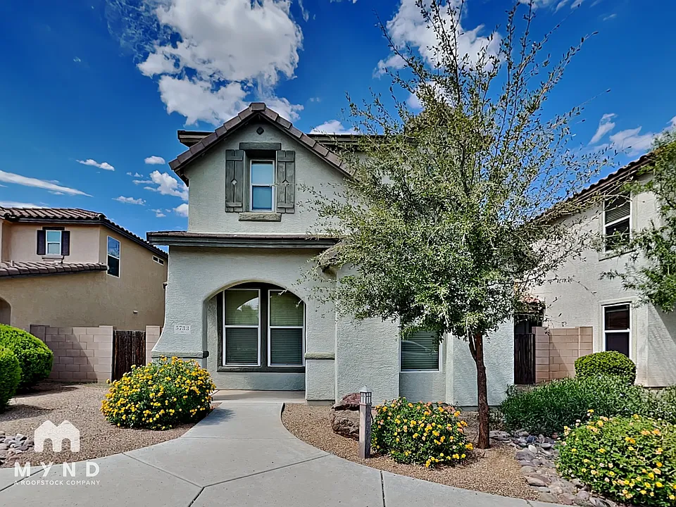 5733 E Bellow Ln