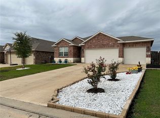 7402 Saint Andrews Dr, Navasota, TX 77868